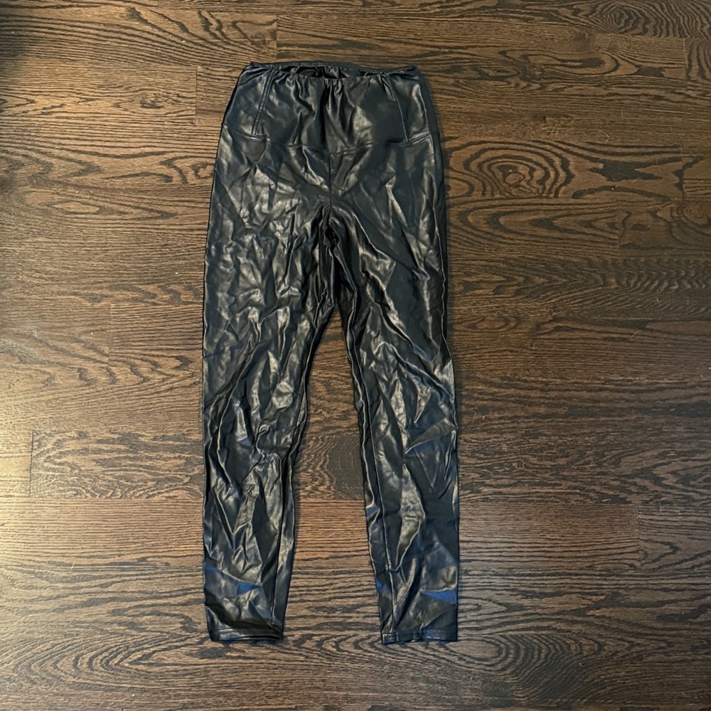 Wilfred Free Aritzia Daria High Waisted Vegan Faux Leather Leggings Pants Black